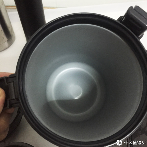 桶内壁的涂层,和象印保温杯内壁涂层一样