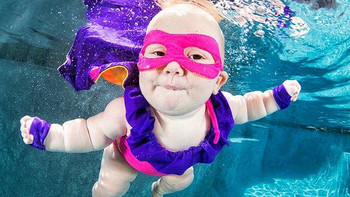 Yuki老师教你如何帮助一岁以内的宝宝游泳：婴儿游泳介绍及游泳装备选购