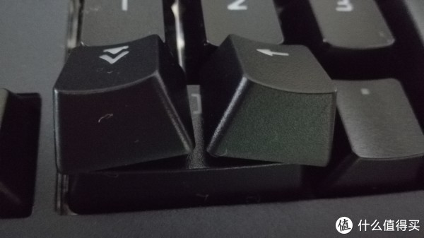 左边是键盘上的键帽，右边是附送的