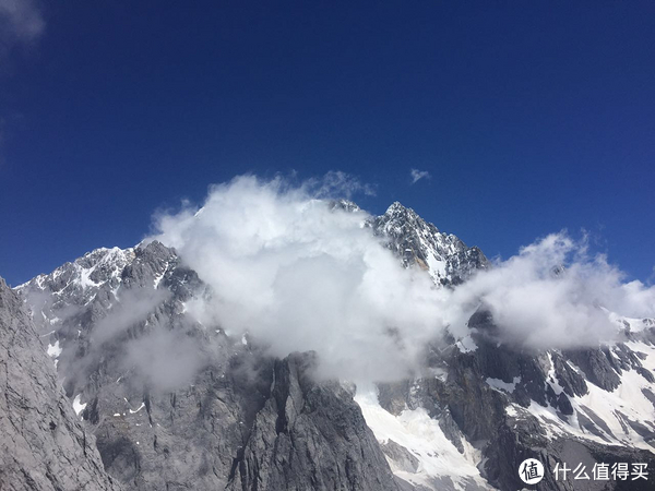 登顶地方一定要注意,登顶那里对面就是主峰扇子陡,中间有一个上千米深