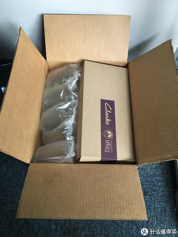打开鞋盒的盖子,感觉包装还是可以的