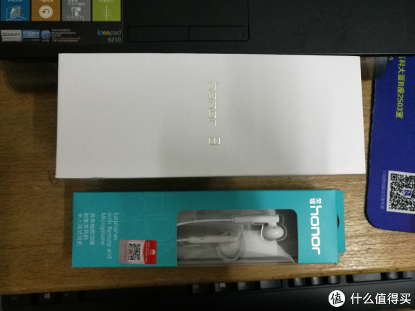 京东送了耳机线和透明pu手机套