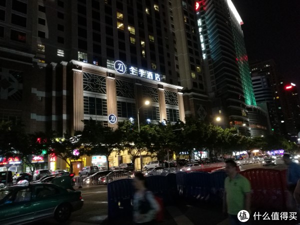 焦点在酒店灯牌
