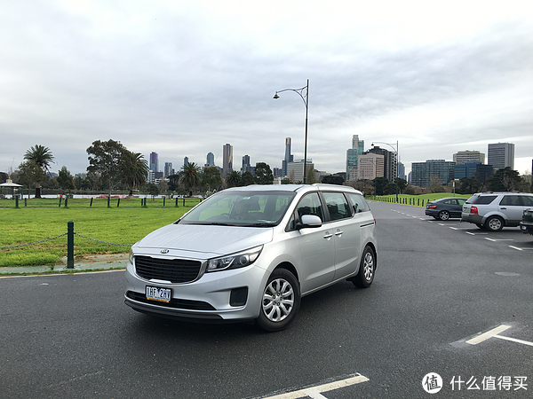 还给我们的还是一辆只开了500公里的七座起亚新车kia carnival,然而