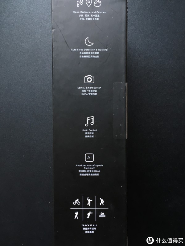 ▲盒子的左侧介绍了它的主要功能，包含睡眠监测／拍照遥控等。