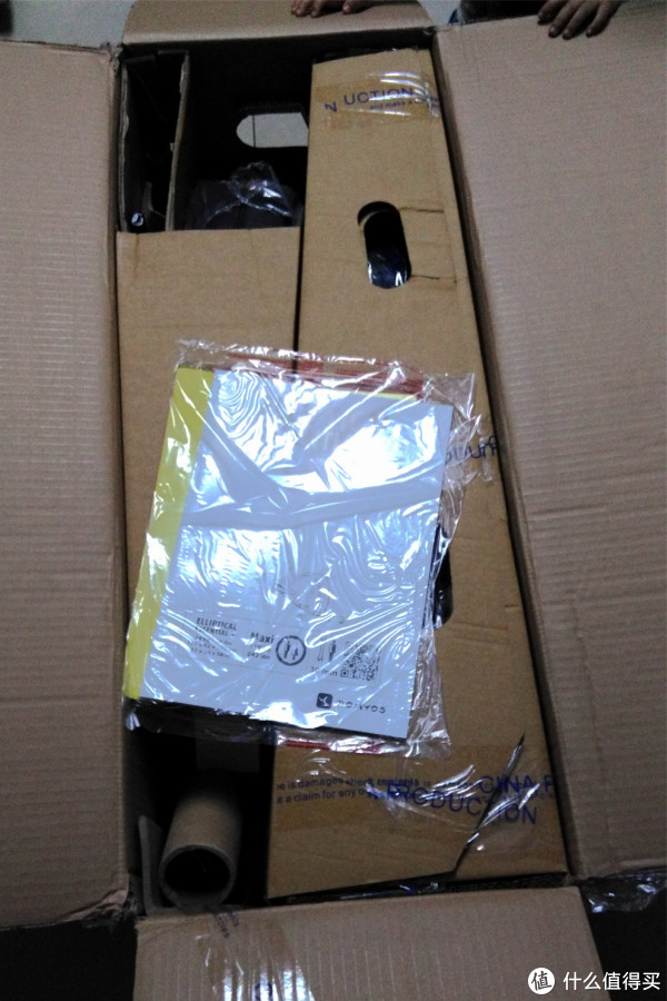 ▲打开包装箱首先看到的是使用说明书没有合格证