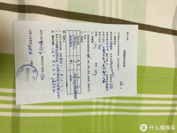 我们家宝宝是纯母乳喂养,首先六个月之内的宝宝一般是不容易缺钙的