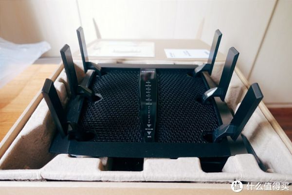 箱子里拿出来后先把天线张开