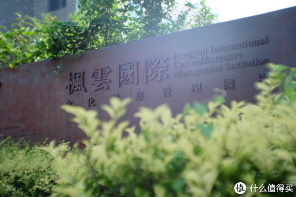 这里右上角一片的光晕等会再说一下解决的方法