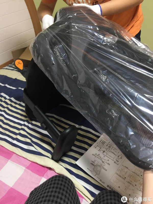 靠背和座垫连接