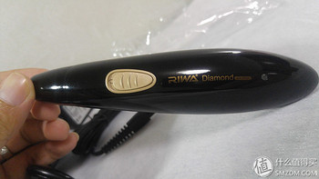 一个造型很独特的水洗鼻毛修剪器：RIWA 雷瓦 RA-555A