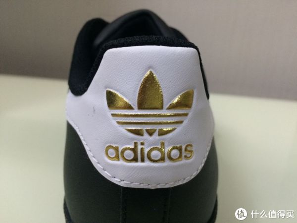 然后就是金标，烫金的LOGO还真是好看！