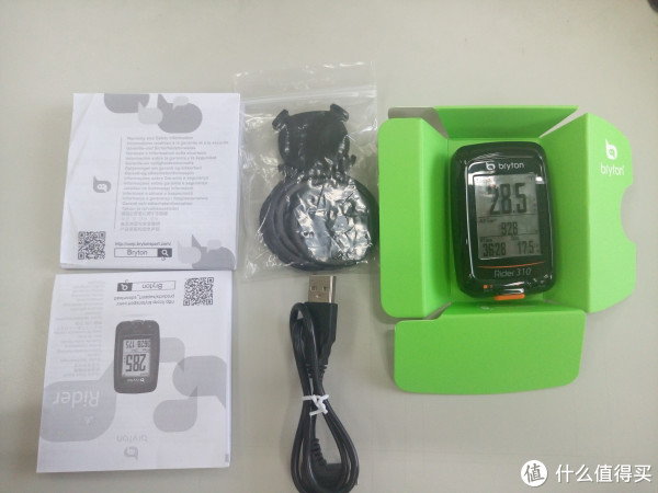 全家福：本体、说明书加上固定架与数据线