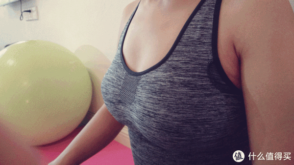 ▼衬垫可拆卸设计真的太方便了~~~,下面是内衣反穿后拆卸的动态图