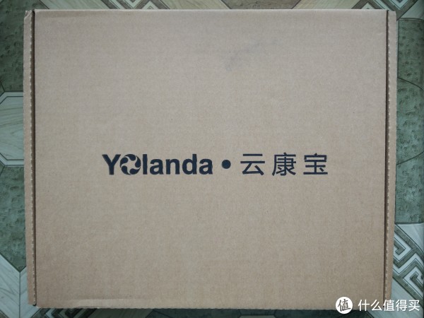 外包装盒，很简洁的样子