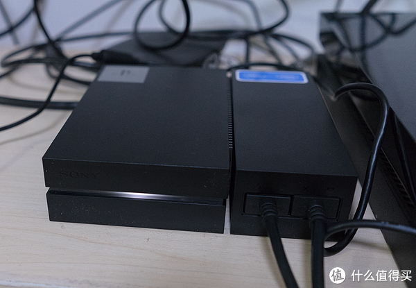 ↑和PS4一样，小黑盒也有灯光效果
