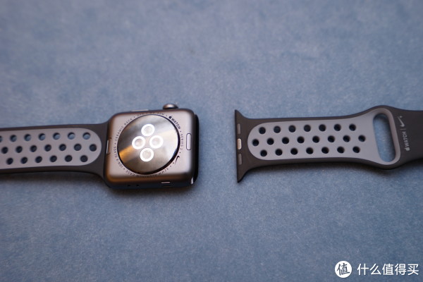 智能手表 apple/苹果智能手表 文章详情 ▲右侧的digital crown表冠和