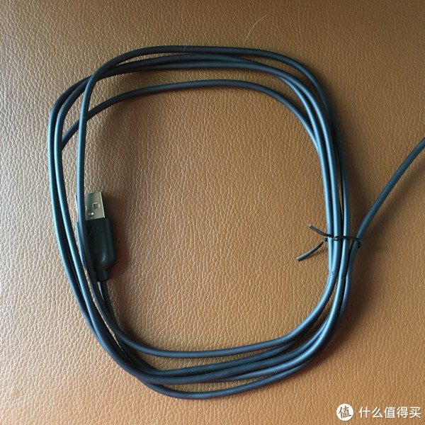 十分软的胶套线缆。