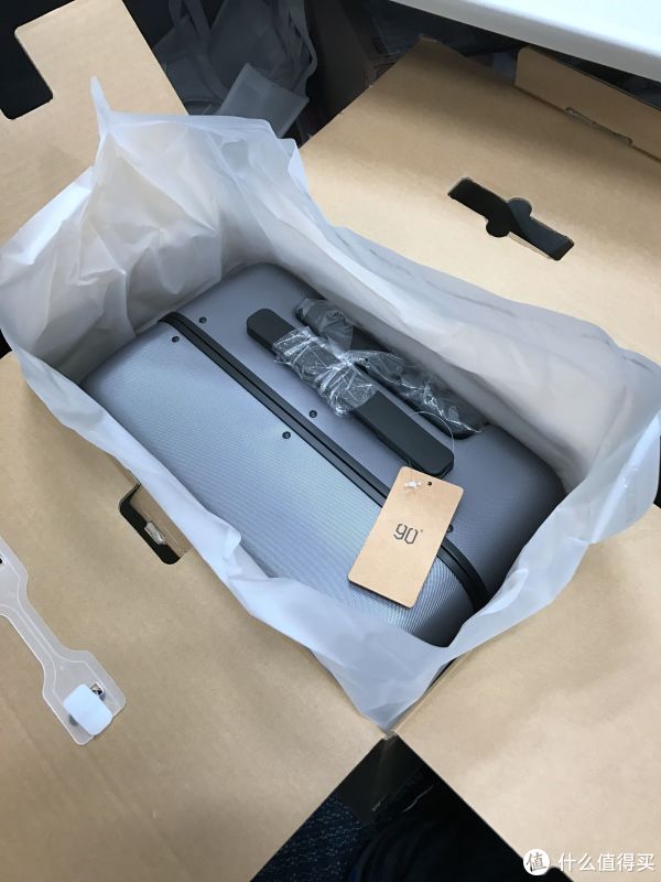 开箱性价比之选——mi 小米 铝框20寸行李箱