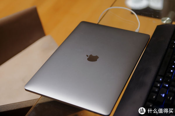 西装快男——apple 苹果 2016款深空灰色15寸macbook pro 笔记本电脑