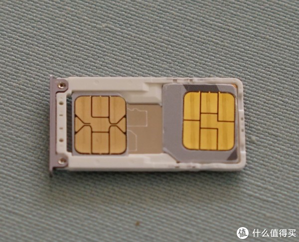 卡1是Mini卡，卡2是Nano卡