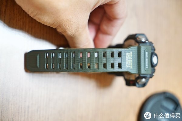 这么多扣眼，多细的手腕都能戴了吧