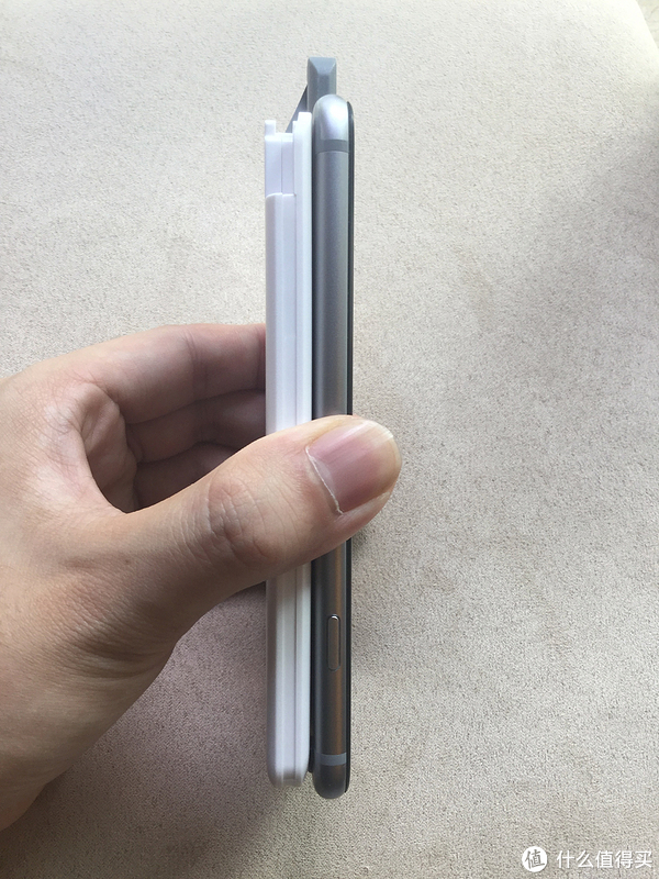 和iphone6的组合体大约1.5厘米厚(不套壳)