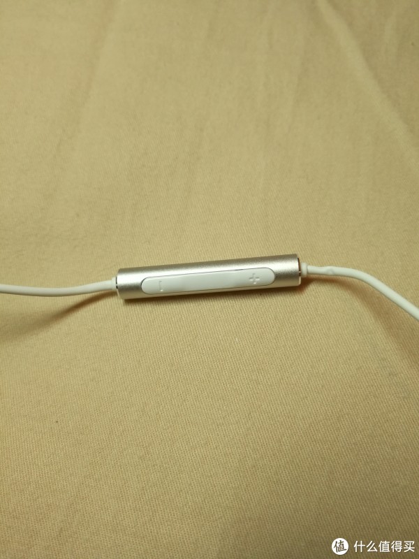 耳机按钮