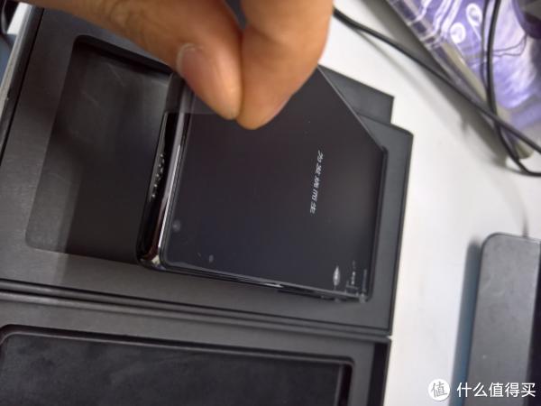 第一感觉就是沉，200多克赶上平板的重量了
