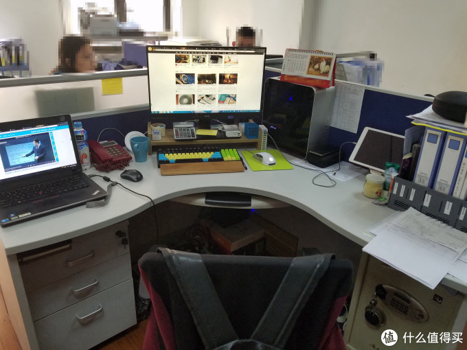 分享下我的办公桌:一个都不放过