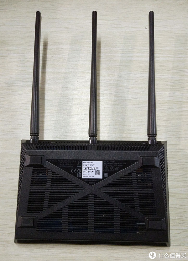 华硕 RT-AC66U B1 无线路由器开箱展示(包装
