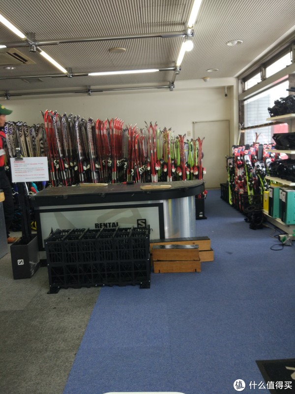 滑雪装备出租店