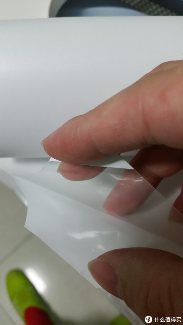 贴静电膜，不容易贴正