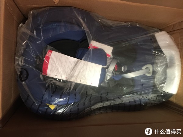 就一层纸壳，里面就是座椅，也只有一层塑料袋罩着，真是简单粗暴