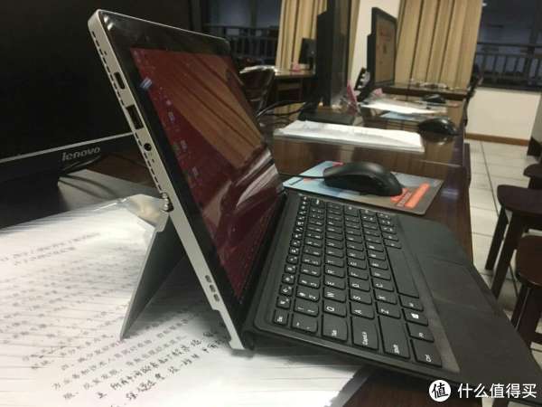 依次为type-C  USB3.0  电源接口