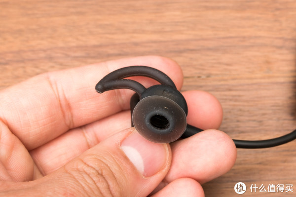 用官方的话来说他们的区别就是"stayhear  qc 鲨鱼鳍硅胶耳塞使用与原