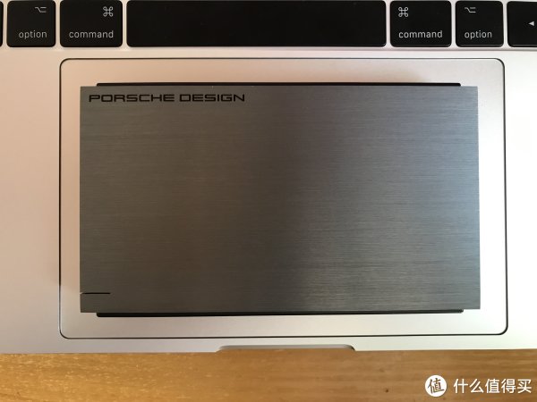 与15寸MacBook Pro触控板大小比较