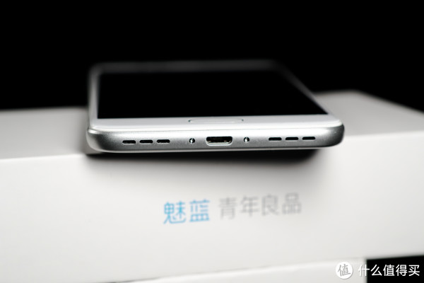 祖传MicroUSB，2017年了为什么还没有USB-C？扬声器在底部 声小