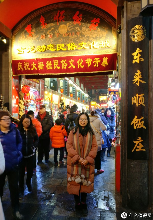 相机的色彩表现还是相当不错，和iphone比会更偏真实