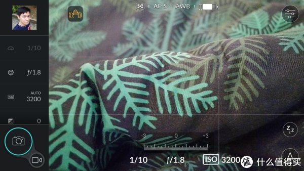 连上闪电口后会自动打开DXO ONE的APP，界面很简单。