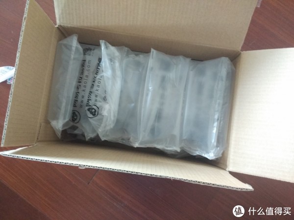 好多的充气垫，因为是国内发货，所以包装还未被严重破坏