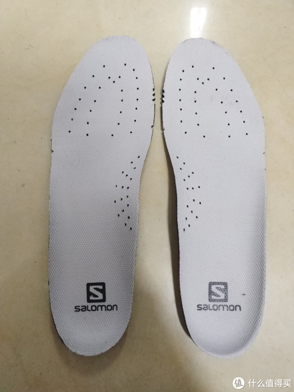 据说是防臭鞋垫，但是我是没看出什么名堂了。。。。。。