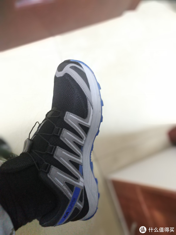 加强防护型鞋头，试了试确实有一定防护作用。