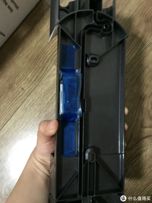 吸尘器挂架，附带打孔螺丝