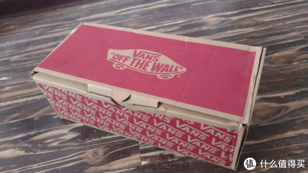 鞋盒大小和我上次买的阿迪拖鞋还有凡客的帆布包装一样 鞋盒大小和我上次买的阿迪拖鞋还有凡客的帆布包装一样