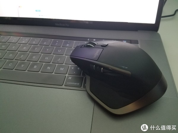 个人觉得MX Master是现阶段搭配Macbook pro最好的鼠标了