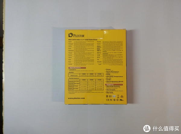 反面看一下封装，应该不是二手货。上面标注了一些商品信息之类