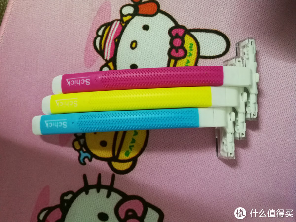 赠送的剃毛刀,上面自带肥皂的哦 赠送的剃毛刀,上面自带肥皂的哦