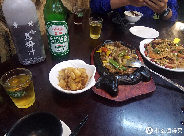 台东吃的大排档,目前到台湾最丰盛一顿,不喝酒的人都喝了一杯.