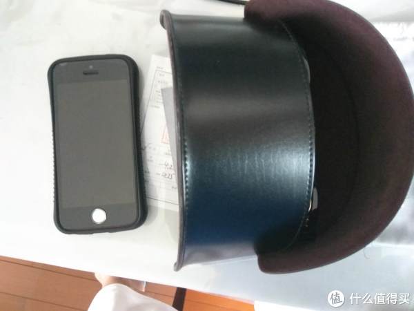 眼镜盒真的很大,旁边是IP5C 眼镜盒真的很大,旁边是IP5C